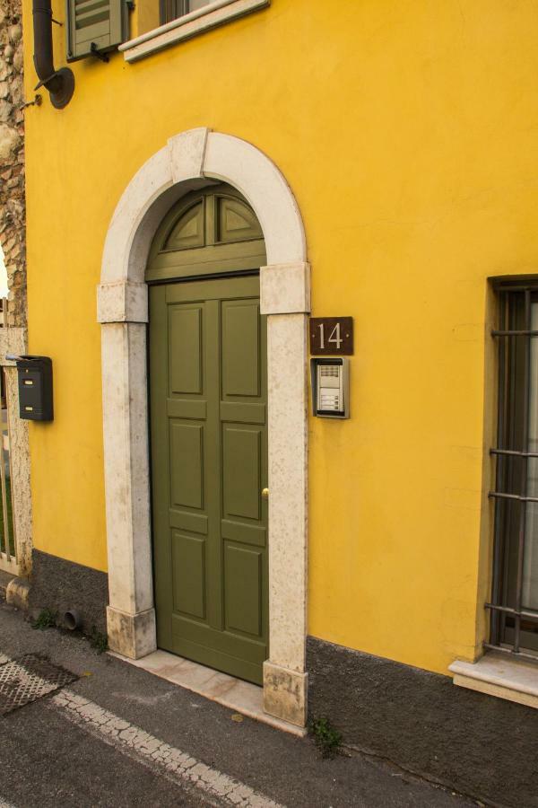 Goccia Di Lago Desenzano del Garda Bagian luar foto