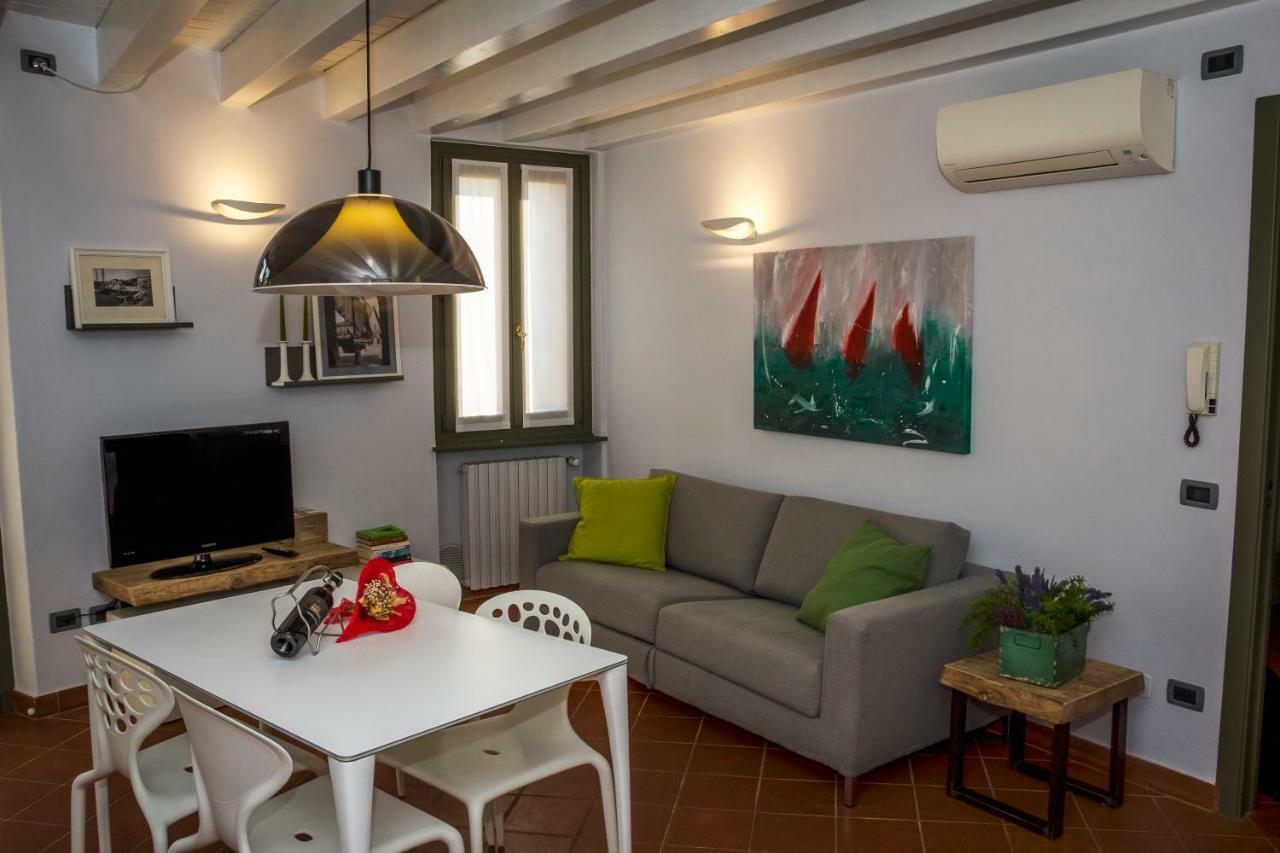 Goccia Di Lago Desenzano del Garda Bagian luar foto