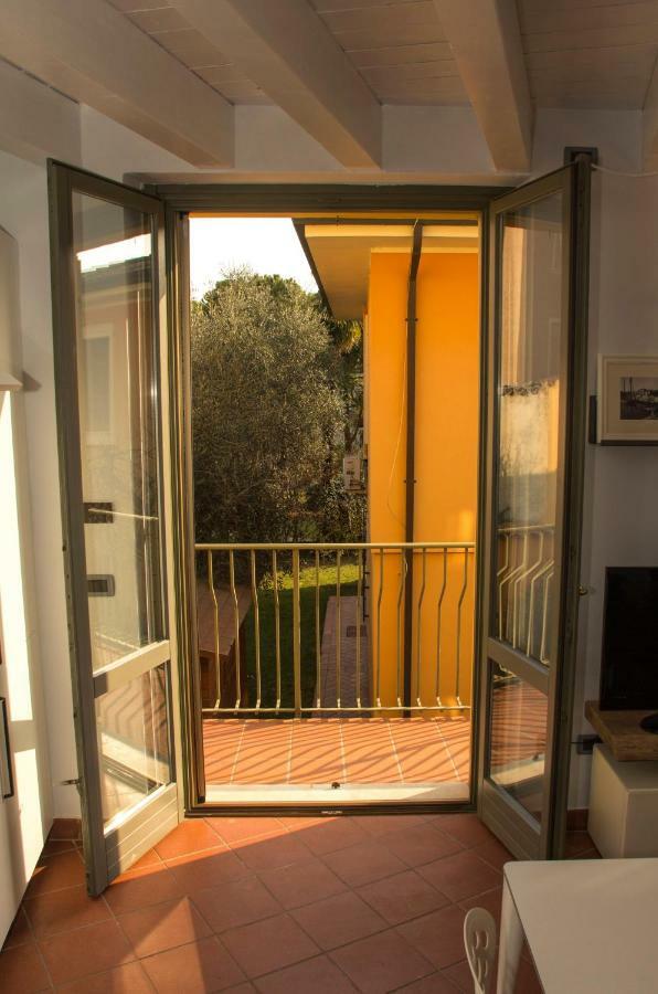 Goccia Di Lago Desenzano del Garda Bagian luar foto