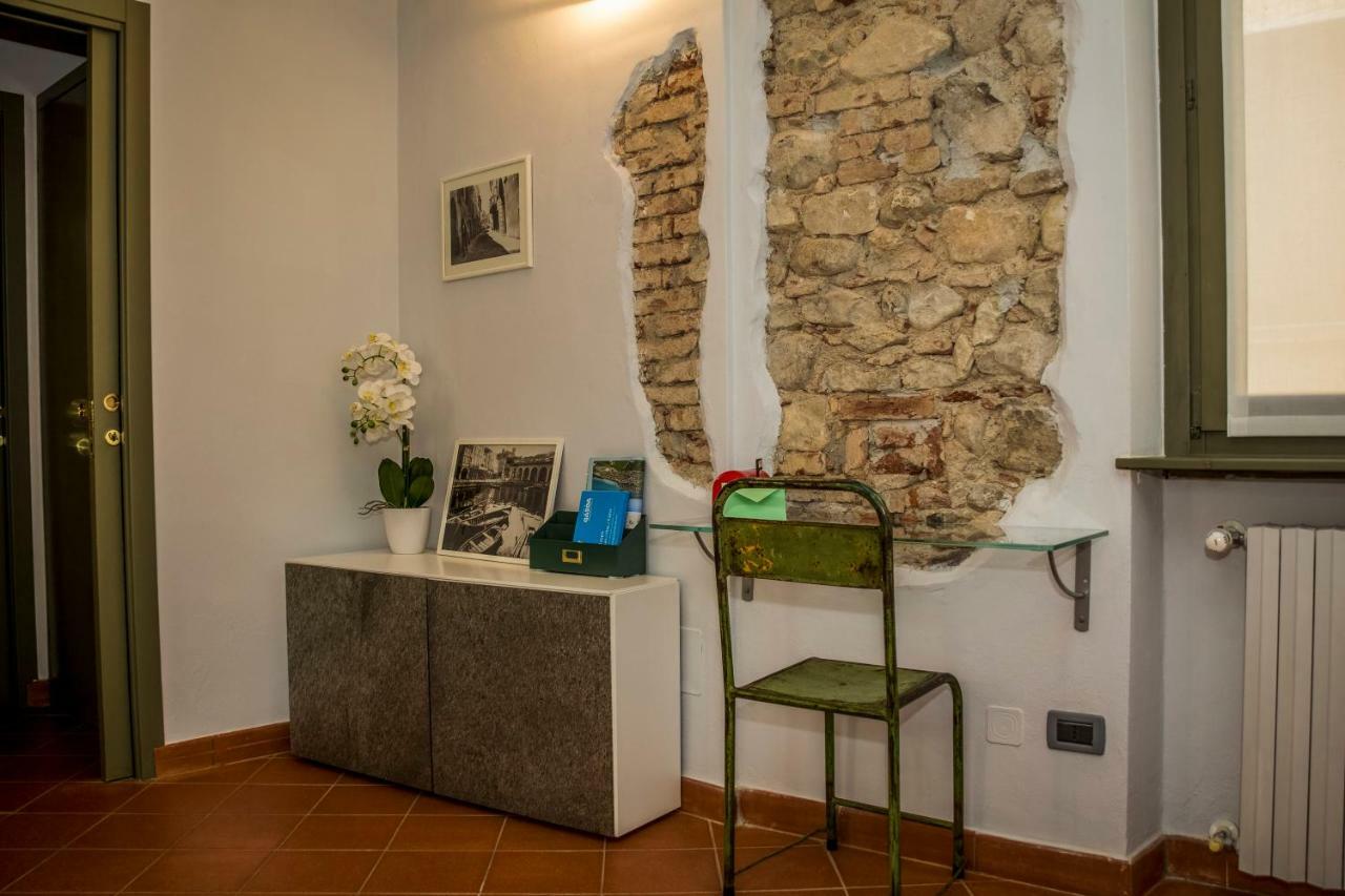 Goccia Di Lago Desenzano del Garda Bagian luar foto