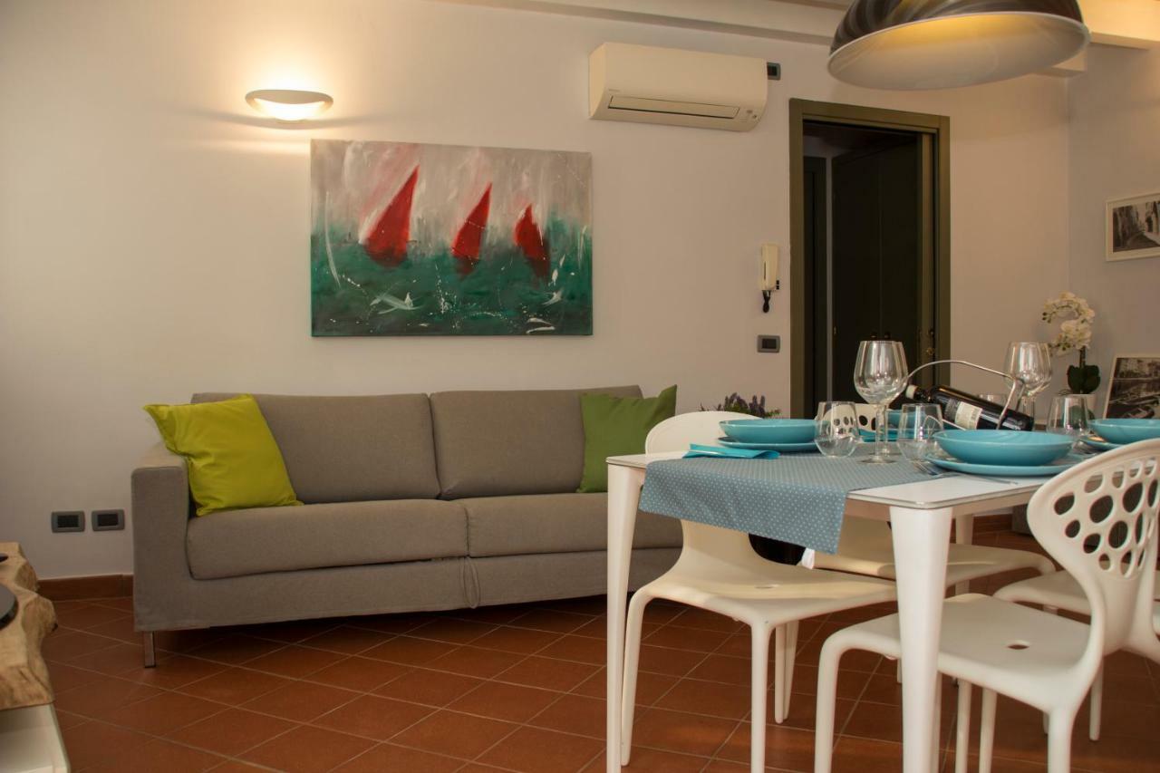 Goccia Di Lago Desenzano del Garda Bagian luar foto