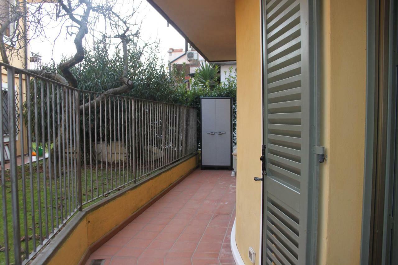 Goccia Di Lago Desenzano del Garda Bagian luar foto